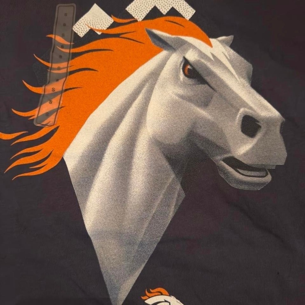 47‎ Brand Denver Broncos NFL Mens Small Charcoal Gray Graphic T-Shirt Cotton Tee